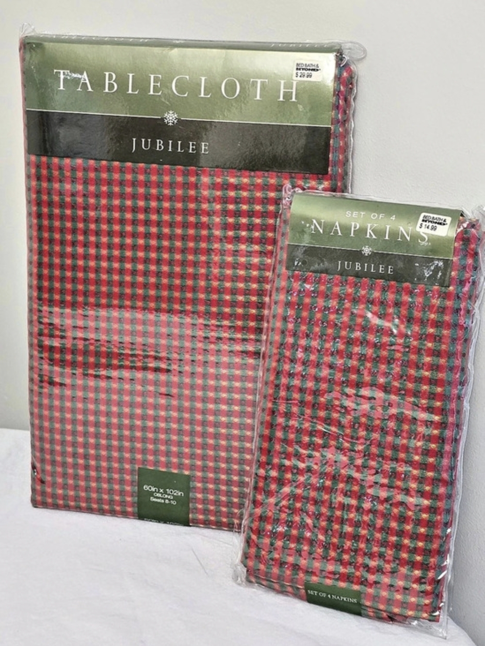 Jubilee Bed Bath & Beyond Table Cloth 60x102 4 Napkin Set Christmas Red Green